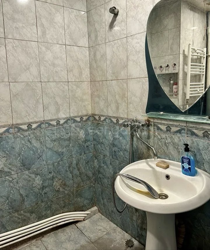 2 Սենյականոց Բնակարան Քարե Շենքում, 58քմ, 1/5 հարկ, Նորմալ Վիճակում, Կահավորված