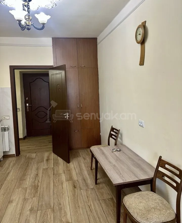 2 Սենյականոց Բնակարան Քարե Շենքում, 58քմ, 1/5 հարկ, Նորմալ Վիճակում, Կահավորված