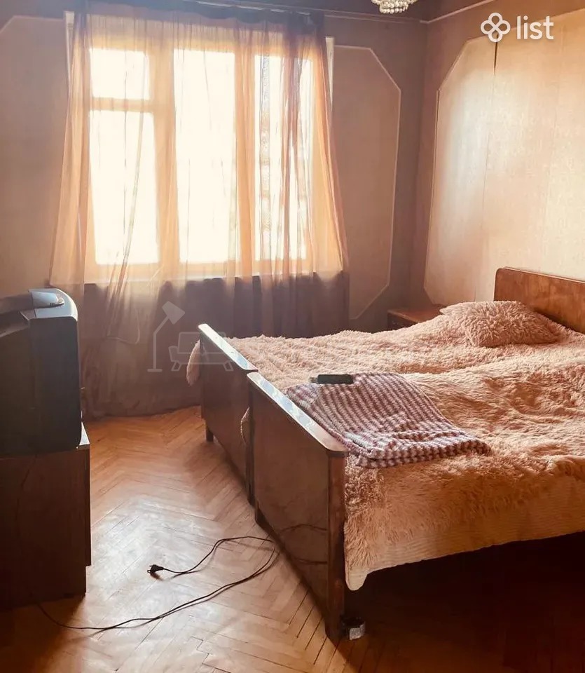 3 Սենյականոց Բնակարան Քարե Շենքում, 58քմ, 3/5 հարկ, Նորմալ Վիճակում, Կահավորված, Արևկող