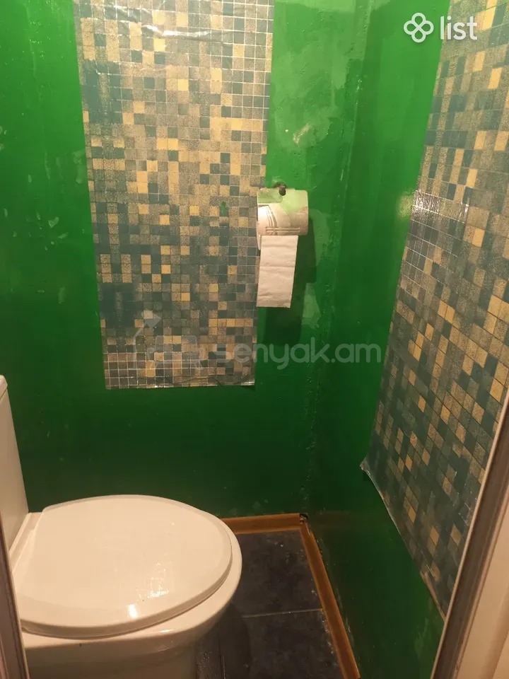 3 Սենյականոց Բնակարան Քարե Շենքում, 58քմ, 3/5 հարկ, Նորմալ Վիճակում, Կահավորված, Արևկող