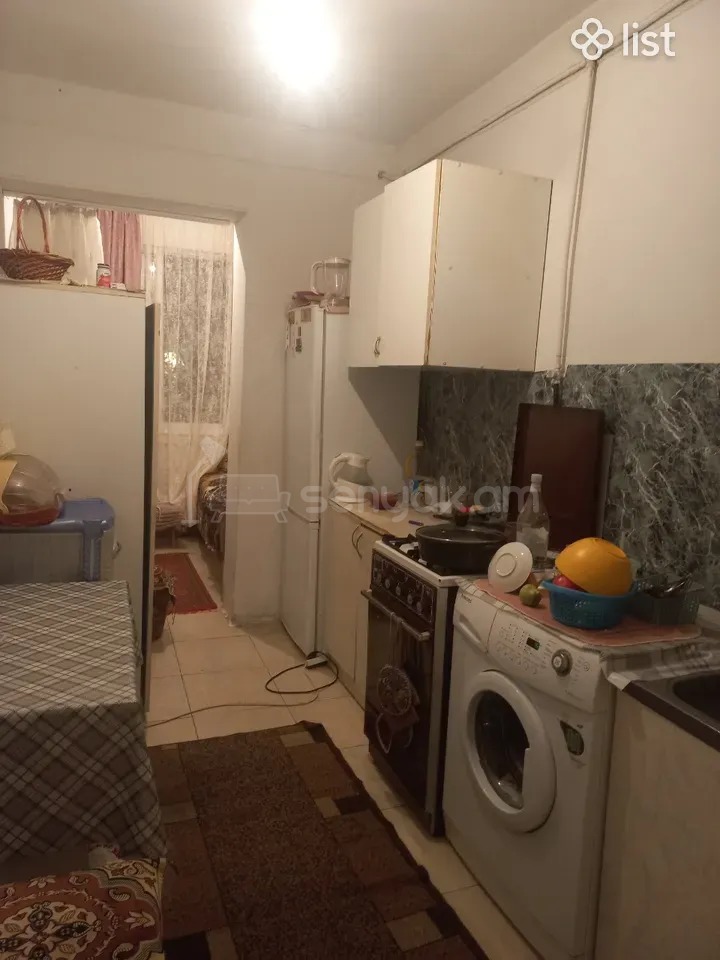 3 Սենյականոց Բնակարան Քարե Շենքում, 58քմ, 3/5 հարկ, Նորմալ Վիճակում, Կահավորված, Արևկող