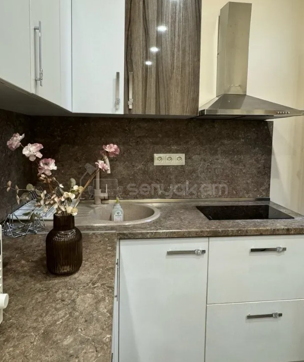 2 Սենյականոց Բնակարան Քարե Շենքում, 30քմ, 2/5 հարկ, Կապիտալ Վերանորոգված