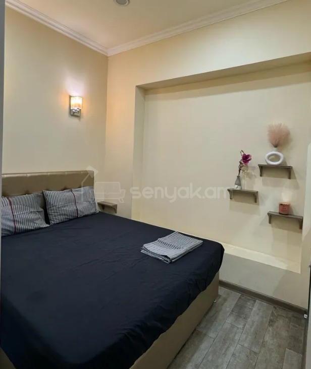 2 Սենյականոց Բնակարան Քարե Շենքում, 30քմ, 2/5 հարկ, Կապիտալ Վերանորոգված