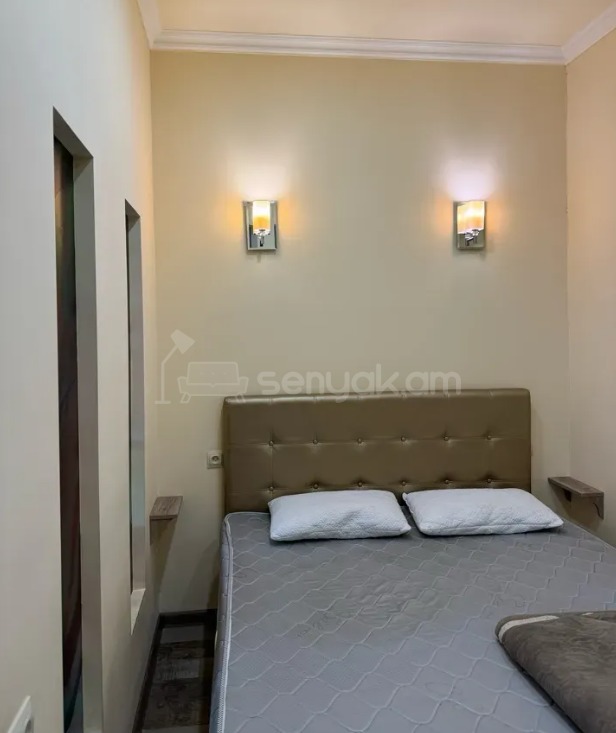 2 Սենյականոց Բնակարան Քարե Շենքում, 30քմ, 2/5 հարկ, Կապիտալ Վերանորոգված