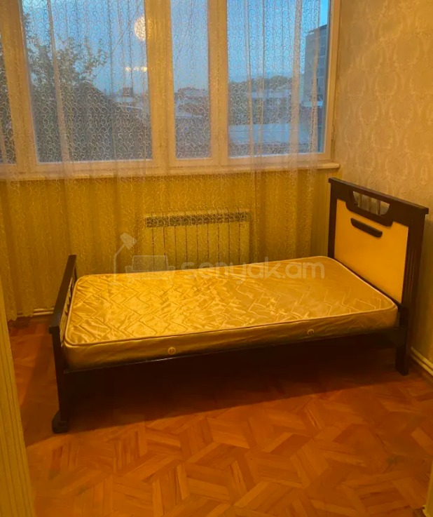 4 Սենյականոց Բնակարան Քարե Շենքում, 78քմ, 4/5 հարկ, Կապիտալ Վերանորոգված, Կահավորված