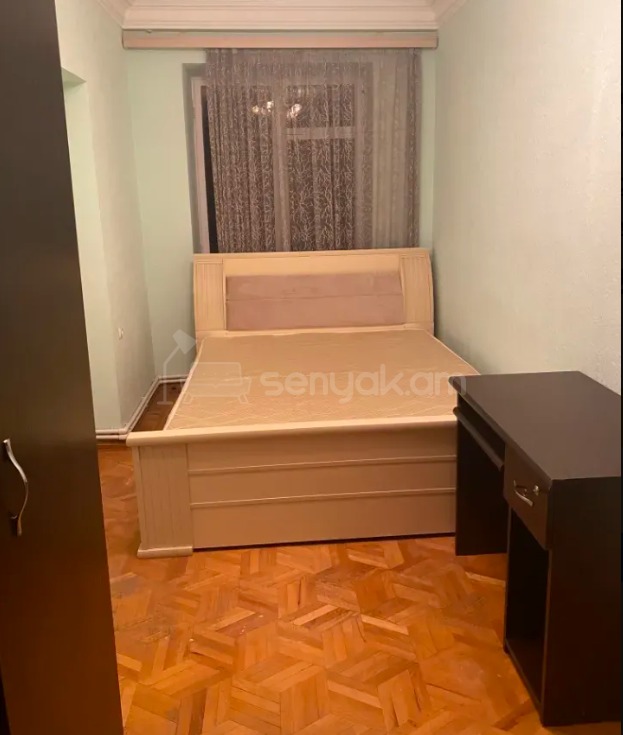 4 Սենյականոց Բնակարան Քարե Շենքում, 78քմ, 4/5 հարկ, Կապիտալ Վերանորոգված, Կահավորված