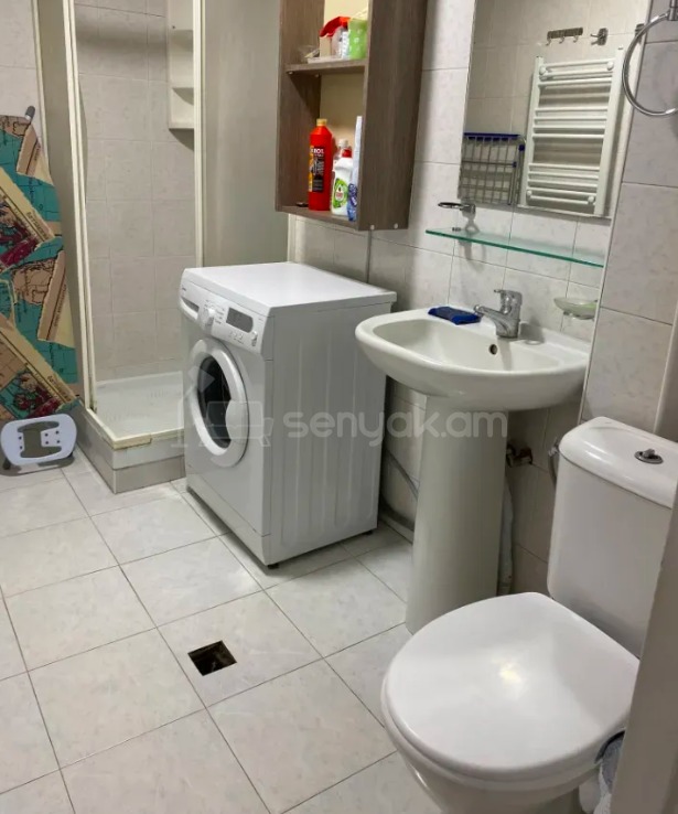 4 Սենյականոց Բնակարան Քարե Շենքում, 78քմ, 4/5 հարկ, Կապիտալ Վերանորոգված, Կահավորված