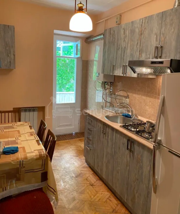 4 Սենյականոց Բնակարան Քարե Շենքում, 78քմ, 4/5 հարկ, Կապիտալ Վերանորոգված, Կահավորված