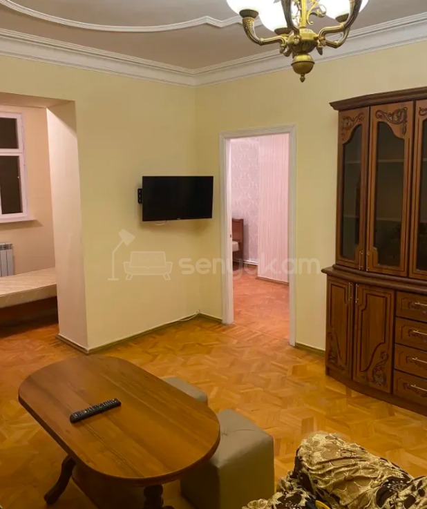 4 Սենյականոց Բնակարան Քարե Շենքում, 78քմ, 4/5 հարկ, Կապիտալ Վերանորոգված, Կահավորված