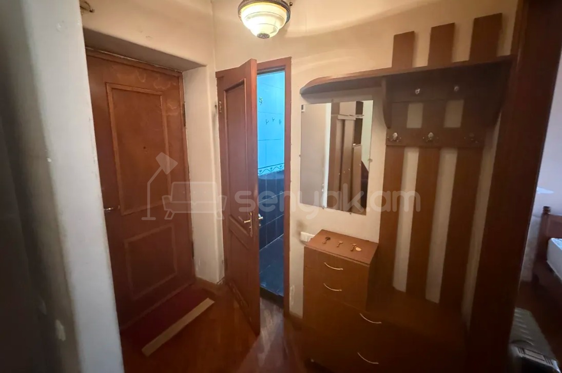 2 Սենյականոց Բնակարան Քարե Շենքում, 35քմ, 2/5 հարկ, Կապիտալ Վերանորոգված