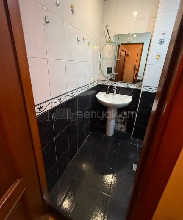 2 Սենյականոց Բնակարան Քարե Շենքում, 35քմ, 2/5 հարկ, Կապիտալ Վերանորոգված