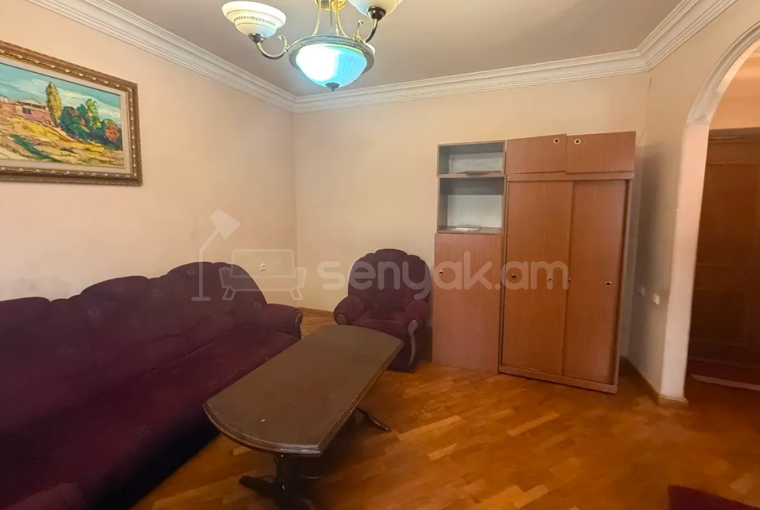 2 Սենյականոց Բնակարան Քարե Շենքում, 35քմ, 2/5 հարկ, Կապիտալ Վերանորոգված