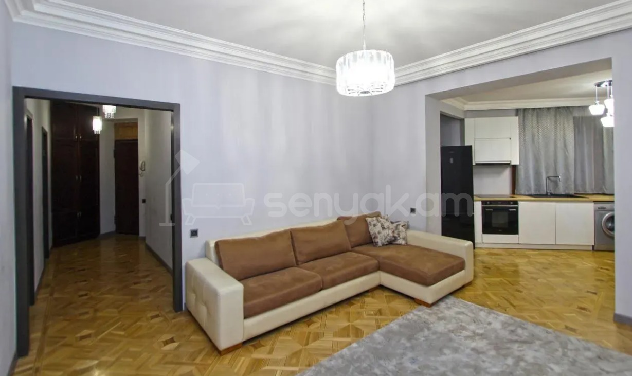 4 Սենյականոց Բնակարան Քարե Շենքում, 85քմ, 4/5 հարկ, Կապիտալ Վերանորոգված