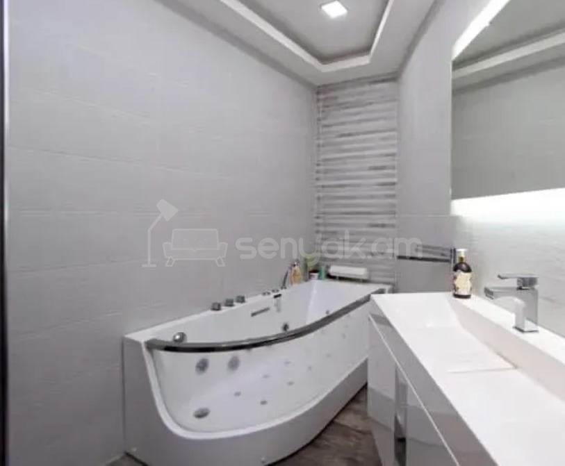 4 Սենյականոց Բնակարան Քարե Շենքում, 85քմ, 4/5 հարկ, Կապիտալ Վերանորոգված