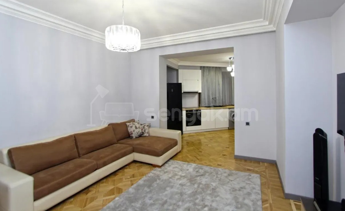 4 Սենյականոց Բնակարան Քարե Շենքում, 85քմ, 4/5 հարկ, Կապիտալ Վերանորոգված