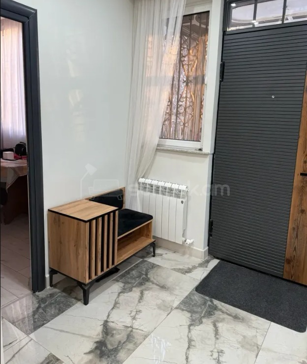 3 Սենյականոց Բնակարան Քարե Շենքում, 70քմ, 1/5 հարկ, Դիզայներական Վերանորոգված