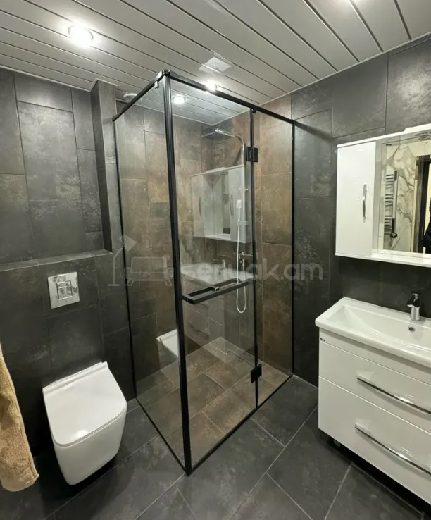 3 Սենյականոց Բնակարան Քարե Շենքում, 70քմ, 1/5 հարկ, Դիզայներական Վերանորոգված