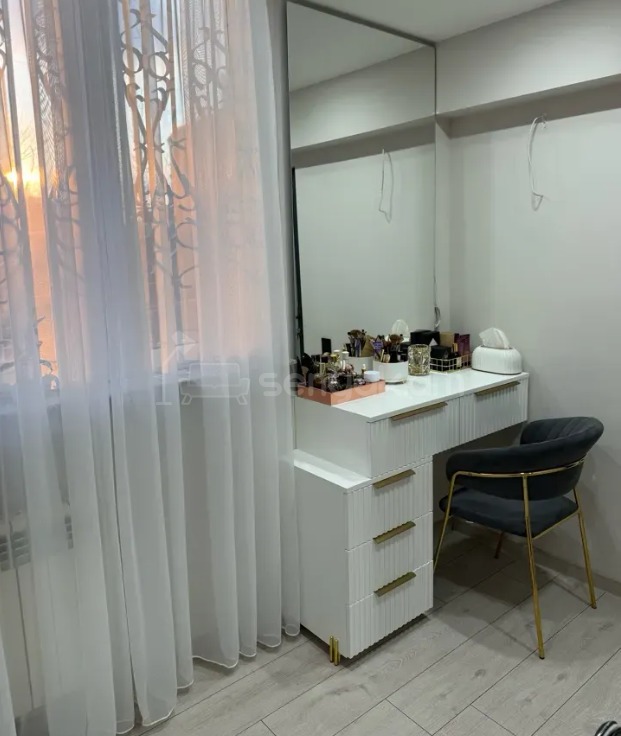 3 Սենյականոց Բնակարան Քարե Շենքում, 70քմ, 1/5 հարկ, Դիզայներական Վերանորոգված