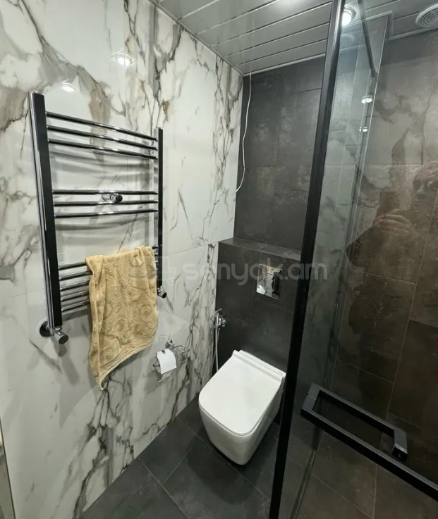 3 Սենյականոց Բնակարան Քարե Շենքում, 70քմ, 1/5 հարկ, Դիզայներական Վերանորոգված