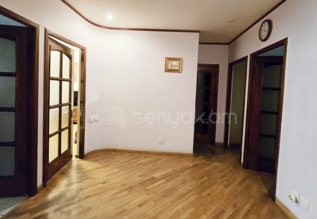 4 Սենյականոց Բնակարան Քարե Շենքում, 96քմ, 2/5 հարկ, Կապիտալ Վերանորոգված