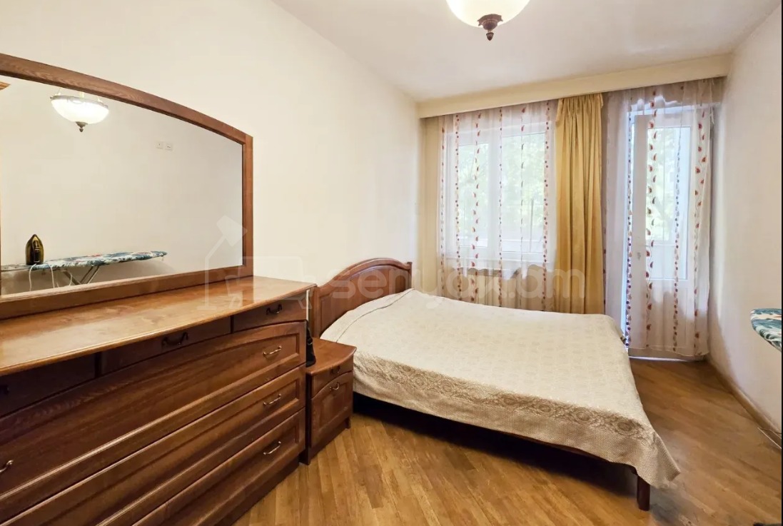 4 Սենյականոց Բնակարան Քարե Շենքում, 96քմ, 2/5 հարկ, Կապիտալ Վերանորոգված