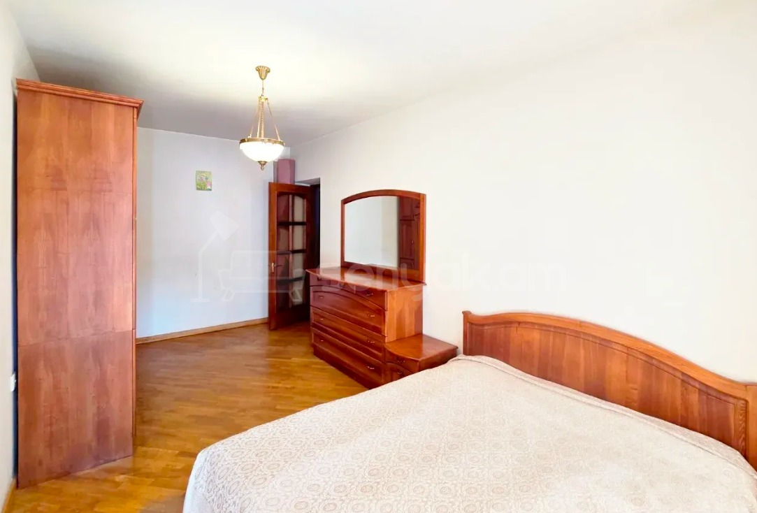 4 Սենյականոց Բնակարան Քարե Շենքում, 96քմ, 2/5 հարկ, Կապիտալ Վերանորոգված