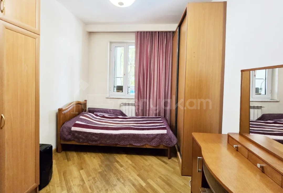 4 Սենյականոց Բնակարան Քարե Շենքում, 96քմ, 2/5 հարկ, Կապիտալ Վերանորոգված