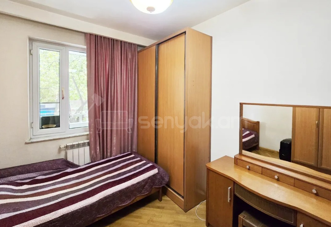 4 Սենյականոց Բնակարան Քարե Շենքում, 96քմ, 2/5 հարկ, Կապիտալ Վերանորոգված