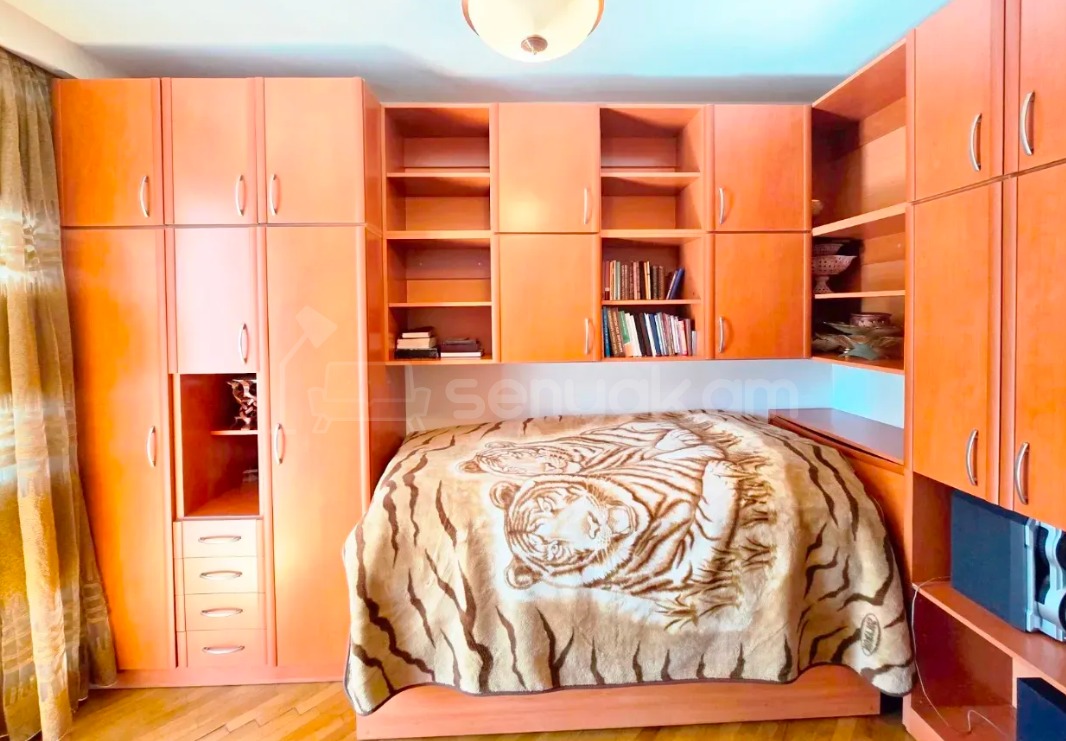 4 Սենյականոց Բնակարան Քարե Շենքում, 96քմ, 2/5 հարկ, Կապիտալ Վերանորոգված