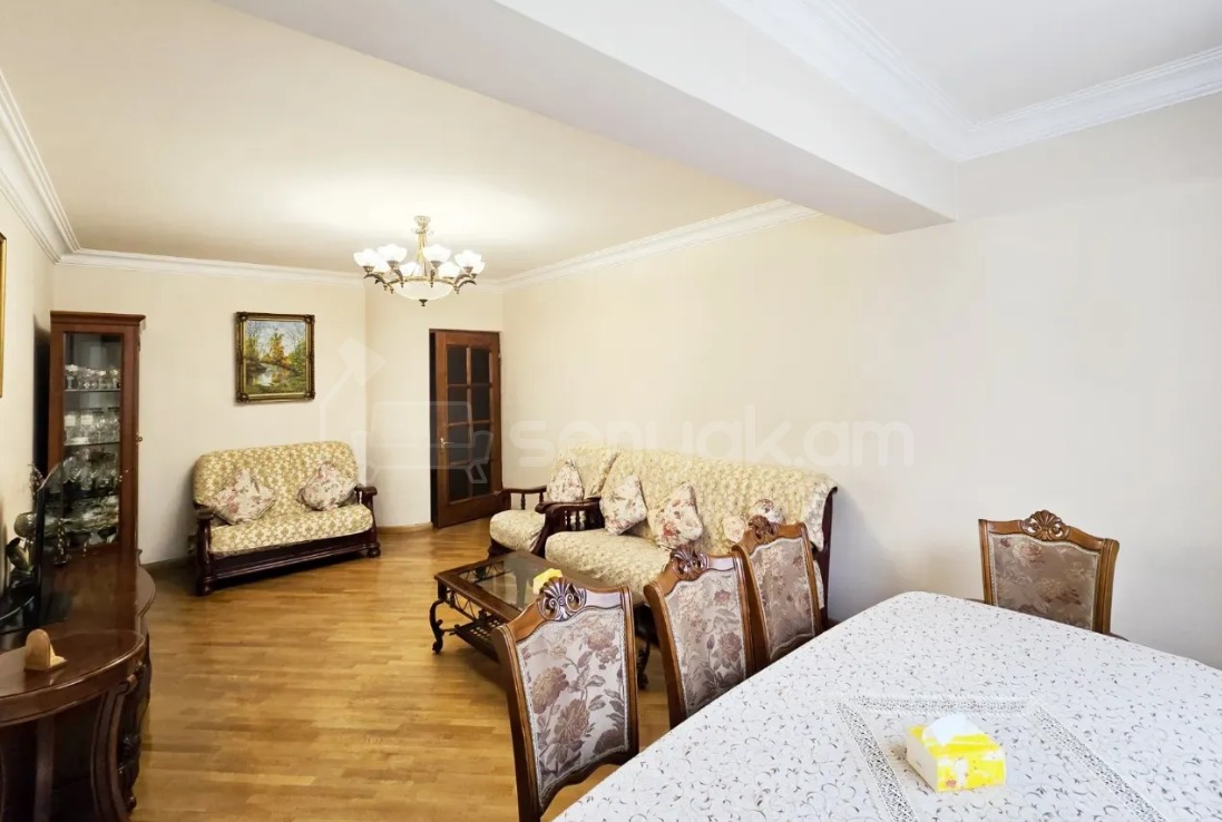 4 Սենյականոց Բնակարան Քարե Շենքում, 96քմ, 2/5 հարկ, Կապիտալ Վերանորոգված