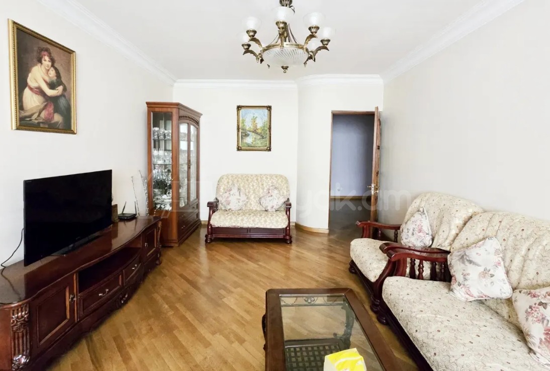 4 Սենյականոց Բնակարան Քարե Շենքում, 96քմ, 2/5 հարկ, Կապիտալ Վերանորոգված