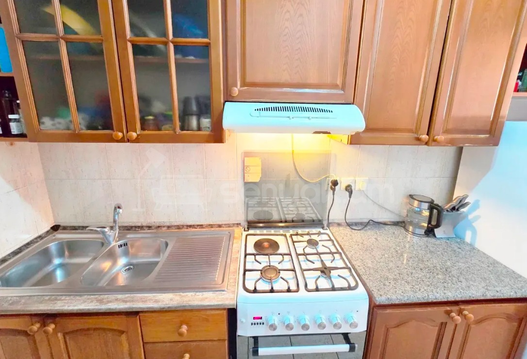 4 Սենյականոց Բնակարան Քարե Շենքում, 96քմ, 2/5 հարկ, Կապիտալ Վերանորոգված