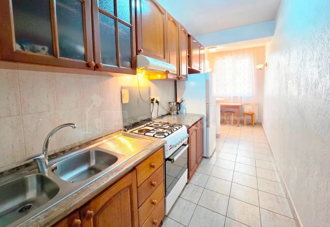 4 Սենյականոց Բնակարան Քարե Շենքում, 96քմ, 2/5 հարկ, Կապիտալ Վերանորոգված