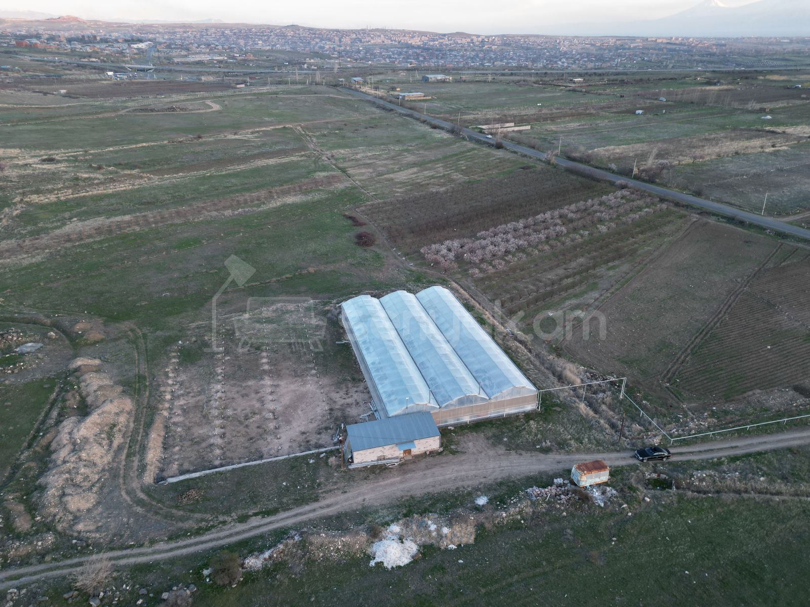 Կոմերցիոն Տարածք, 1000քմ