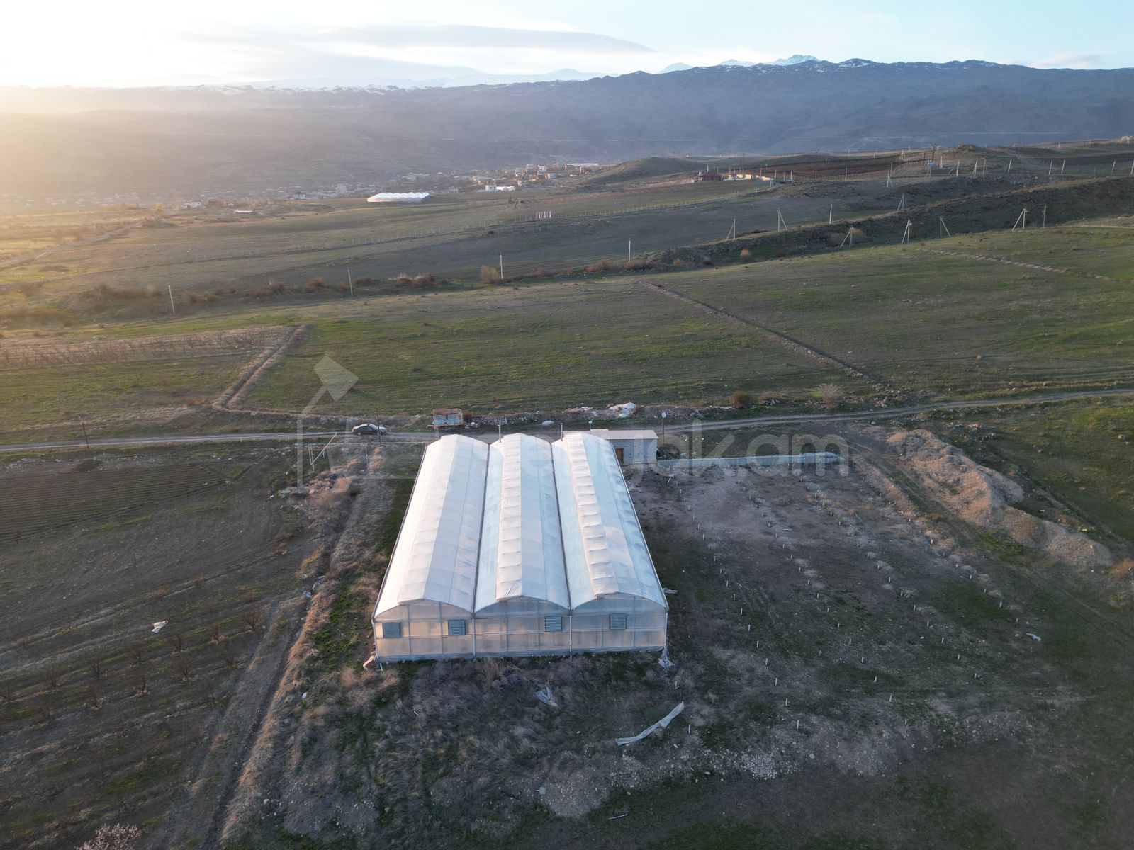 Կոմերցիոն Տարածք, 1000քմ