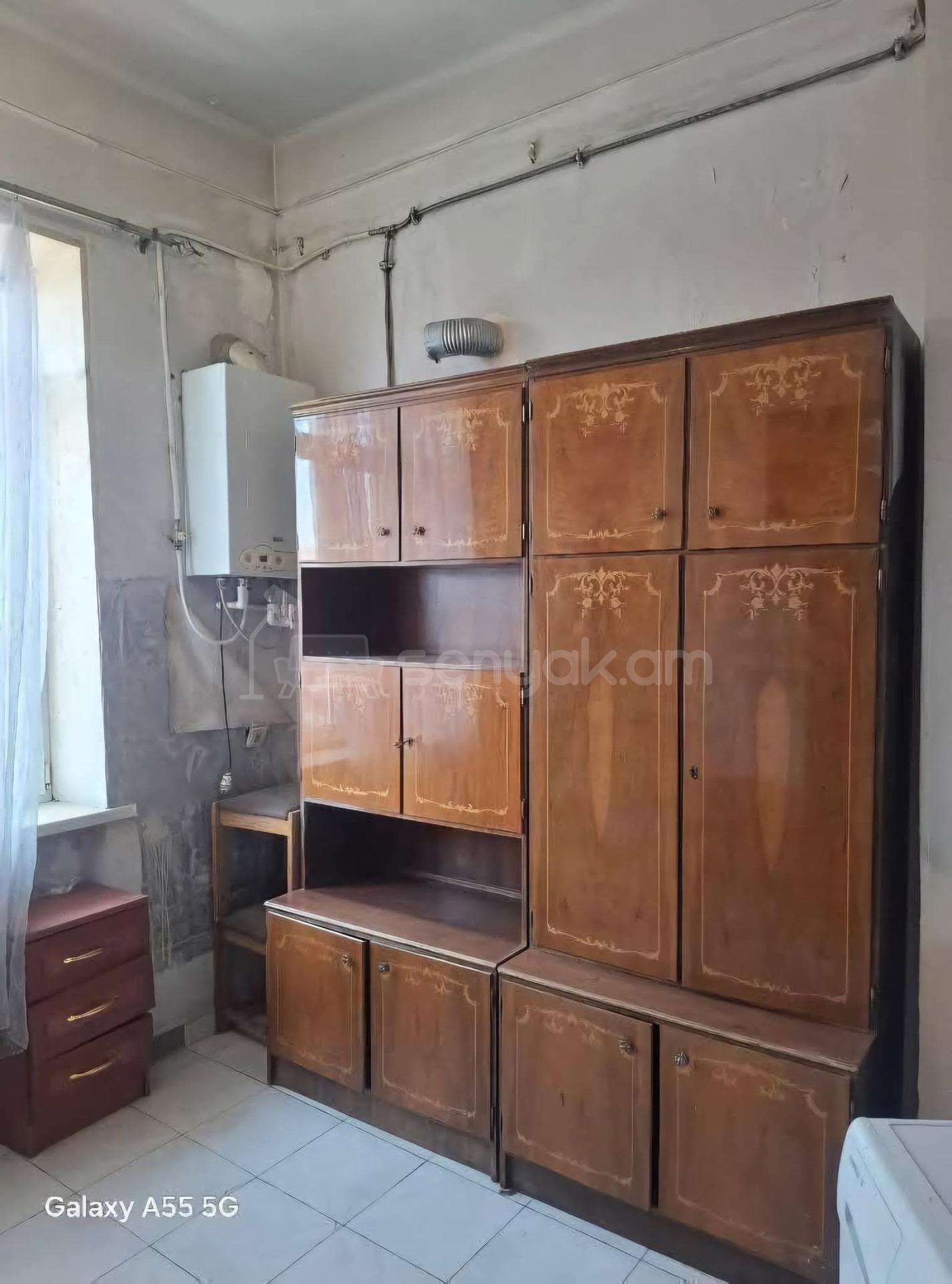 1 Սենյականոց Բնակարան Քարե Շենքում, 42քմ, 5/5 հարկ, Նորմալ Վիճակում, Կահավորված