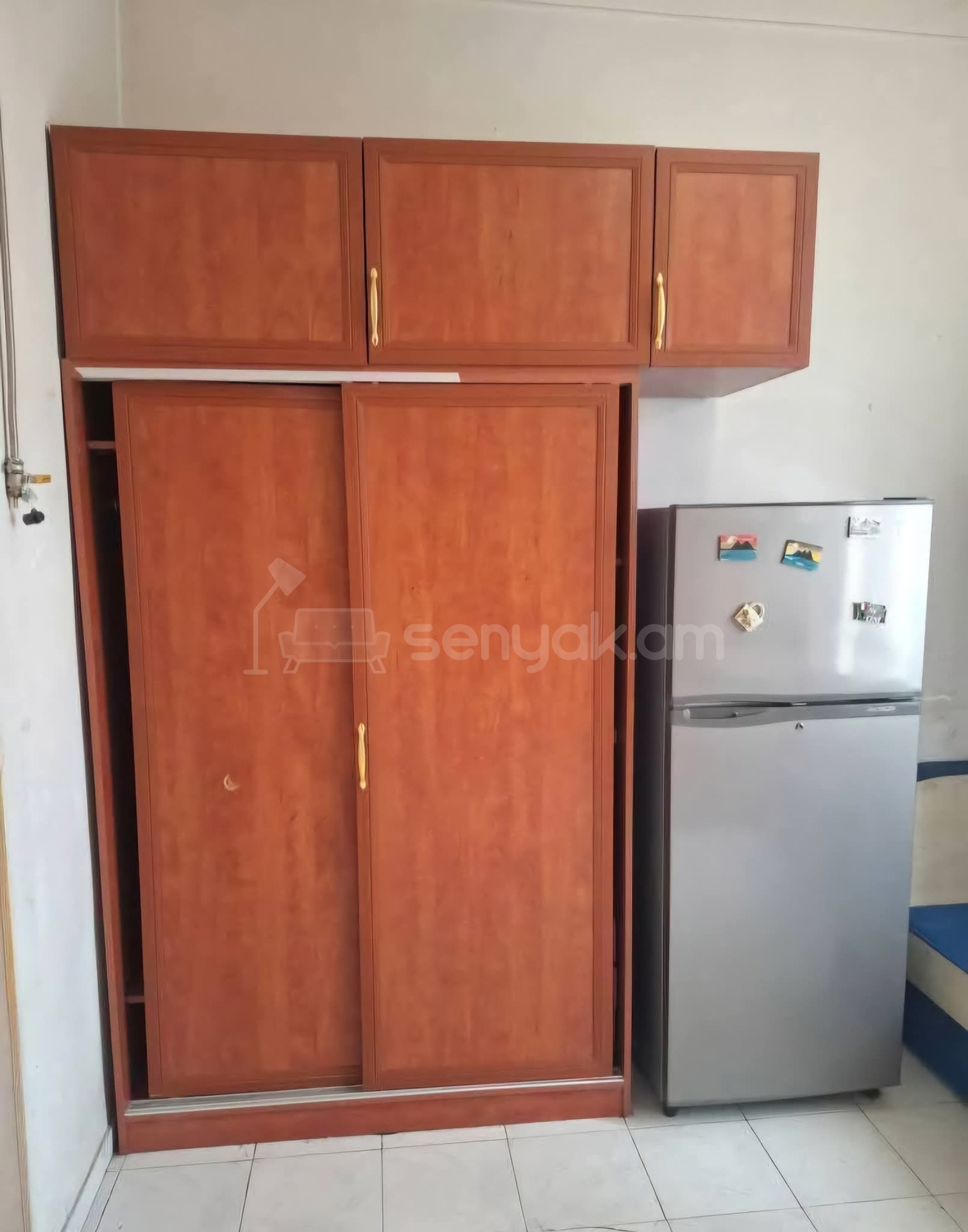 1 Սենյականոց Բնակարան Քարե Շենքում, 42քմ, 5/5 հարկ, Նորմալ Վիճակում, Կահավորված