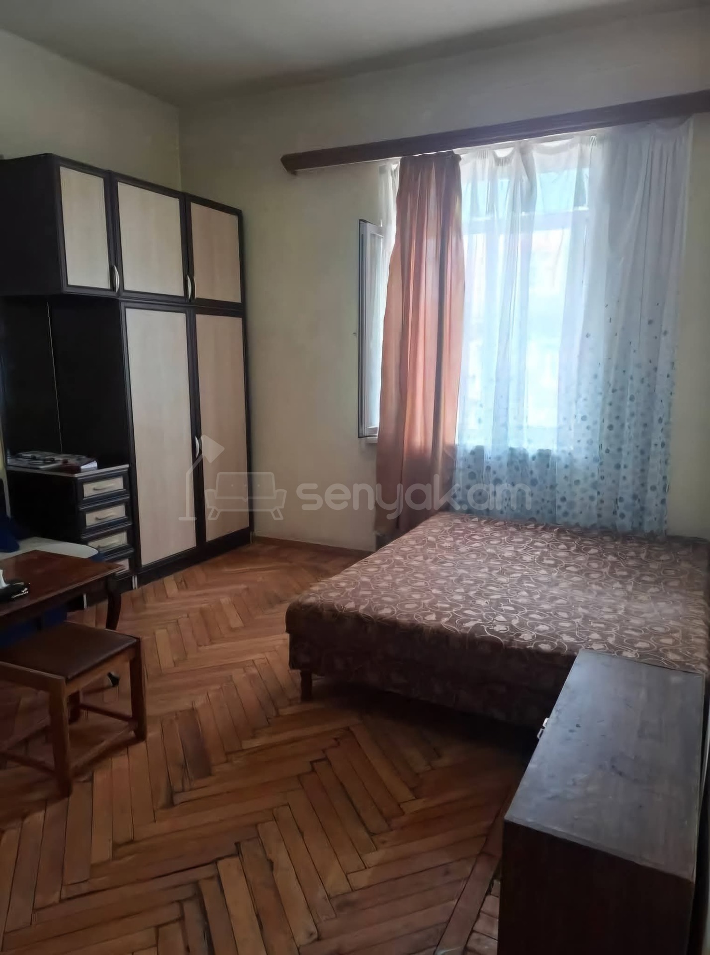 1 Սենյականոց Բնակարան Քարե Շենքում, 42քմ, 5/5 հարկ, Նորմալ Վիճակում, Կահավորված