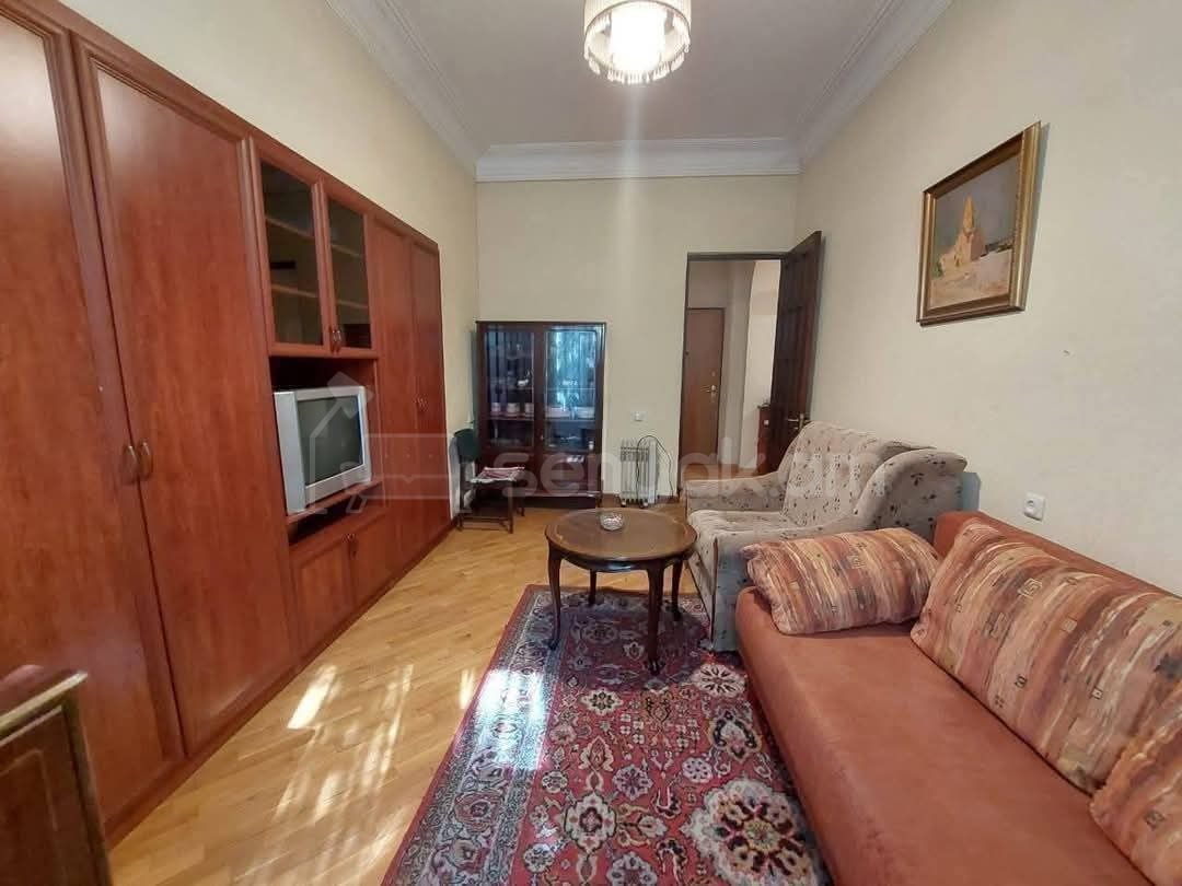 1 Սենյականոց Բնակարան Քարե Շենքում, 35քմ, 2/5 հարկ, Կապիտալ Վերանորոգված, Կահավորված