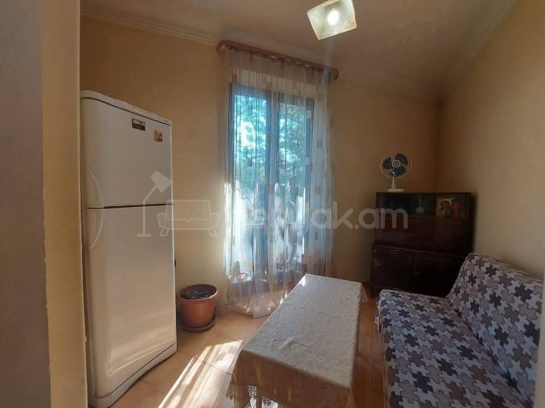 1 Սենյականոց Բնակարան Քարե Շենքում, 35քմ, 2/5 հարկ, Կապիտալ Վերանորոգված, Կահավորված