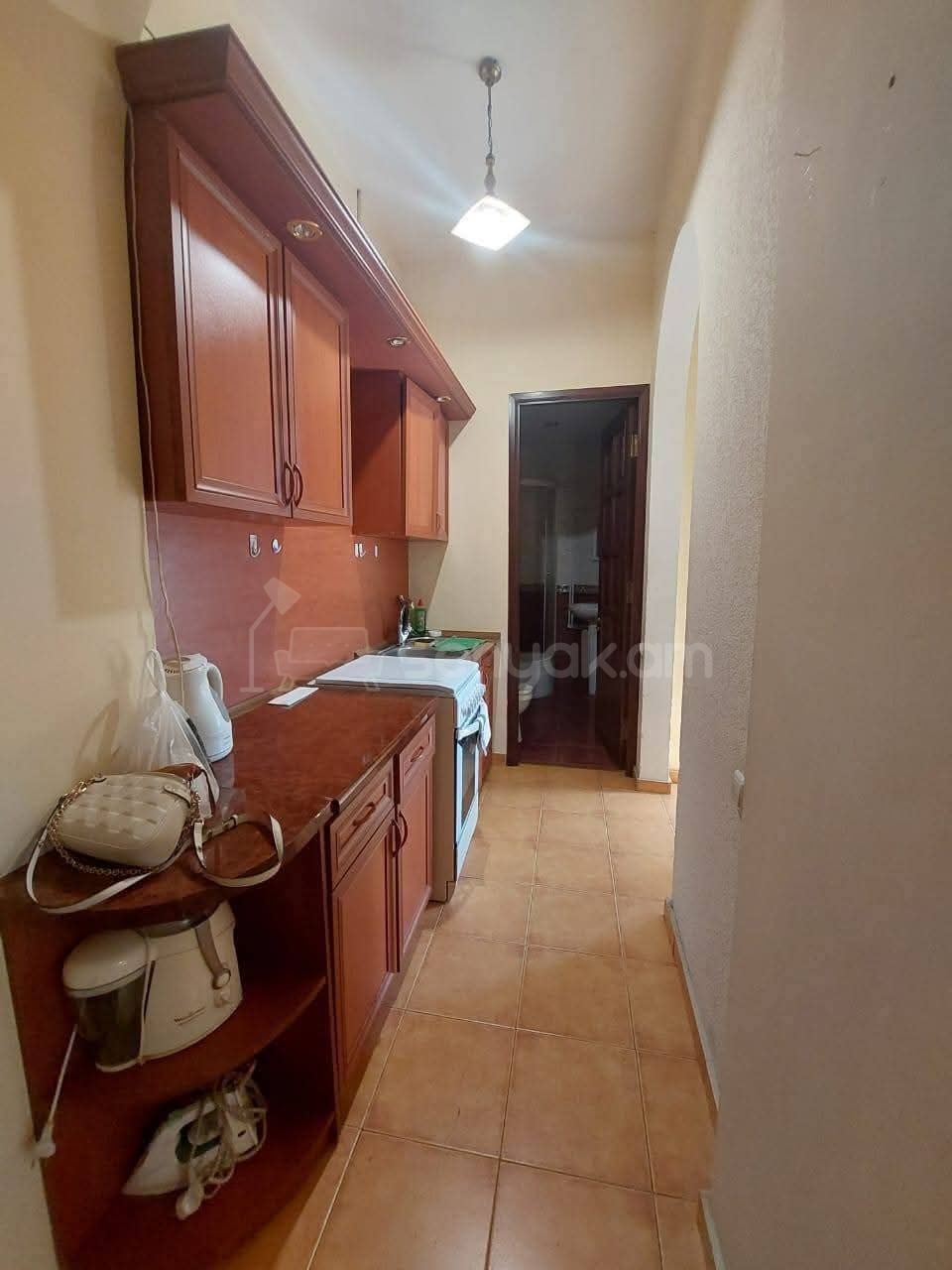 1 Սենյականոց Բնակարան Քարե Շենքում, 35քմ, 2/5 հարկ, Կապիտալ Վերանորոգված, Կահավորված