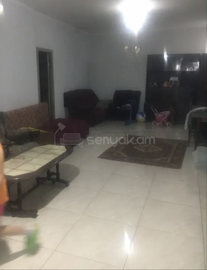 3 Սենյականոց Բնակարան Քարե Շենքում, 68քմ, 1/5 հարկ, Նորմալ Վիճակում, Կահավորված