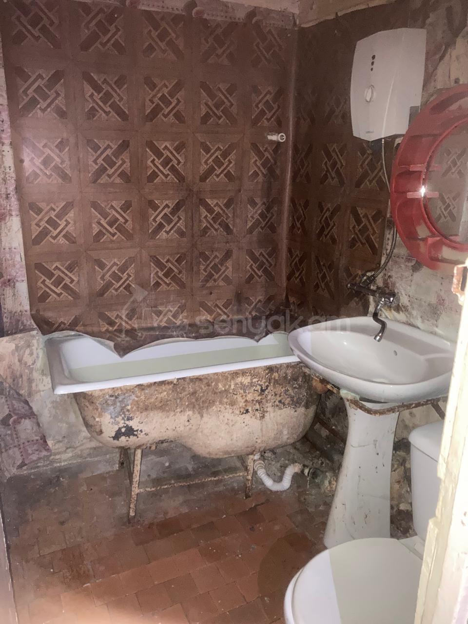 1 Սենյականոց Բնակարան, 39քմ, 1/5 հարկ, Պետական Վիճակում, Մասամբ Կահավորված, Արևկող