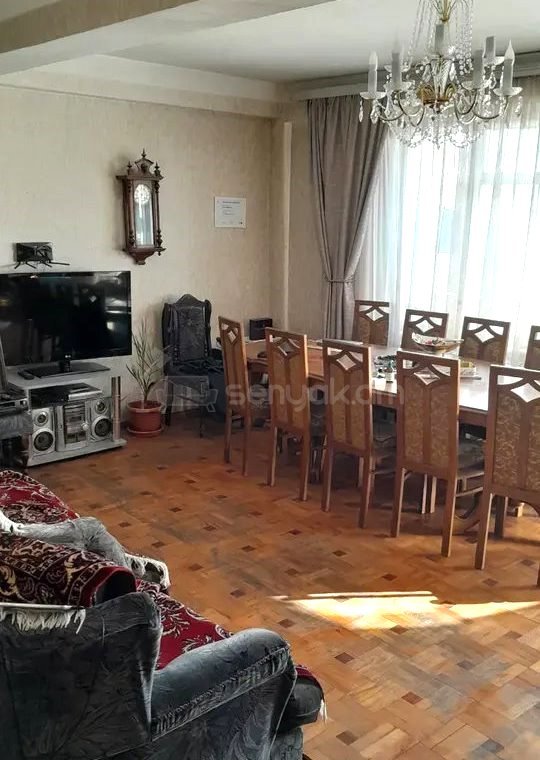 5 Սենյականոց Բնակարան Քարե Շենքում, 130քմ, 3/5 հարկ, Կապիտալ Վերանորոգված