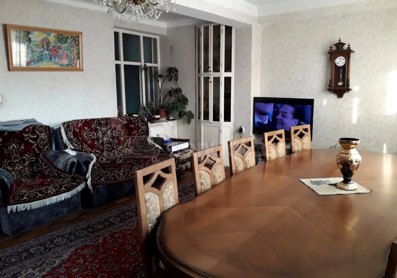 5 Սենյականոց Բնակարան Քարե Շենքում, 130քմ, 3/5 հարկ, Կապիտալ Վերանորոգված