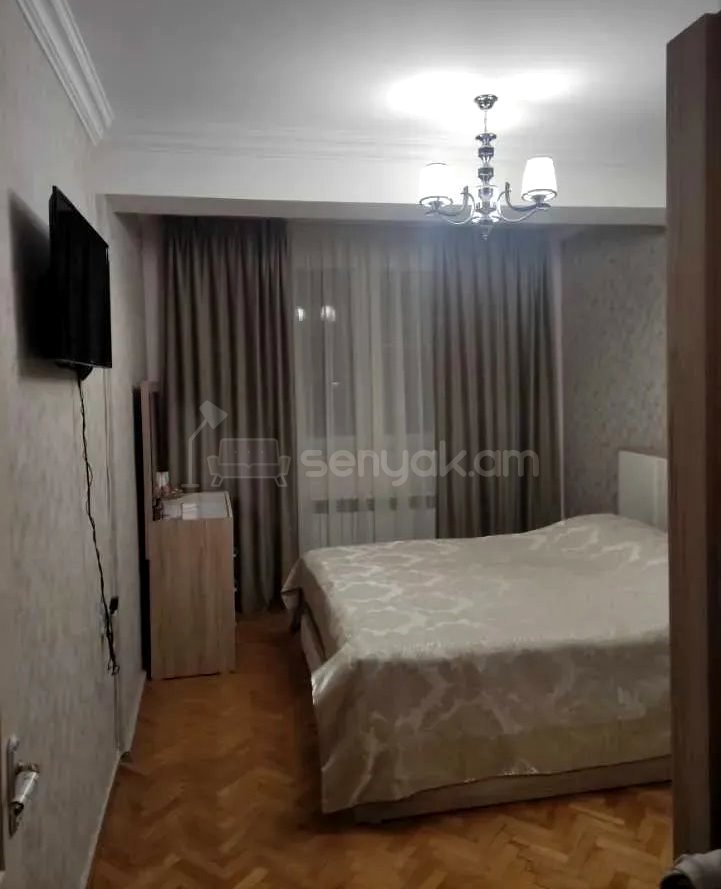 5 Սենյականոց Բնակարան Քարե Շենքում, 130քմ, 3/5 հարկ, Կապիտալ Վերանորոգված