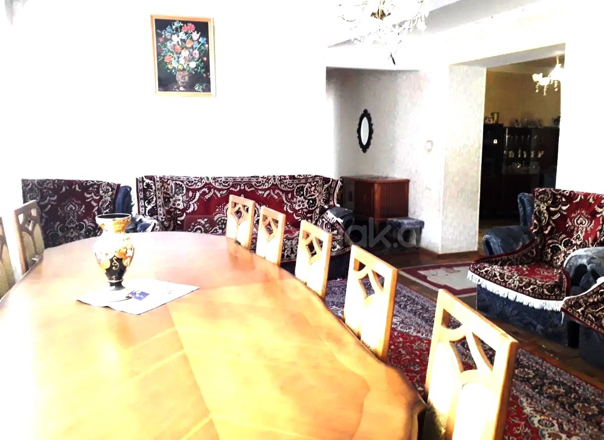 5 Սենյականոց Բնակարան Քարե Շենքում, 130քմ, 3/5 հարկ, Կապիտալ Վերանորոգված