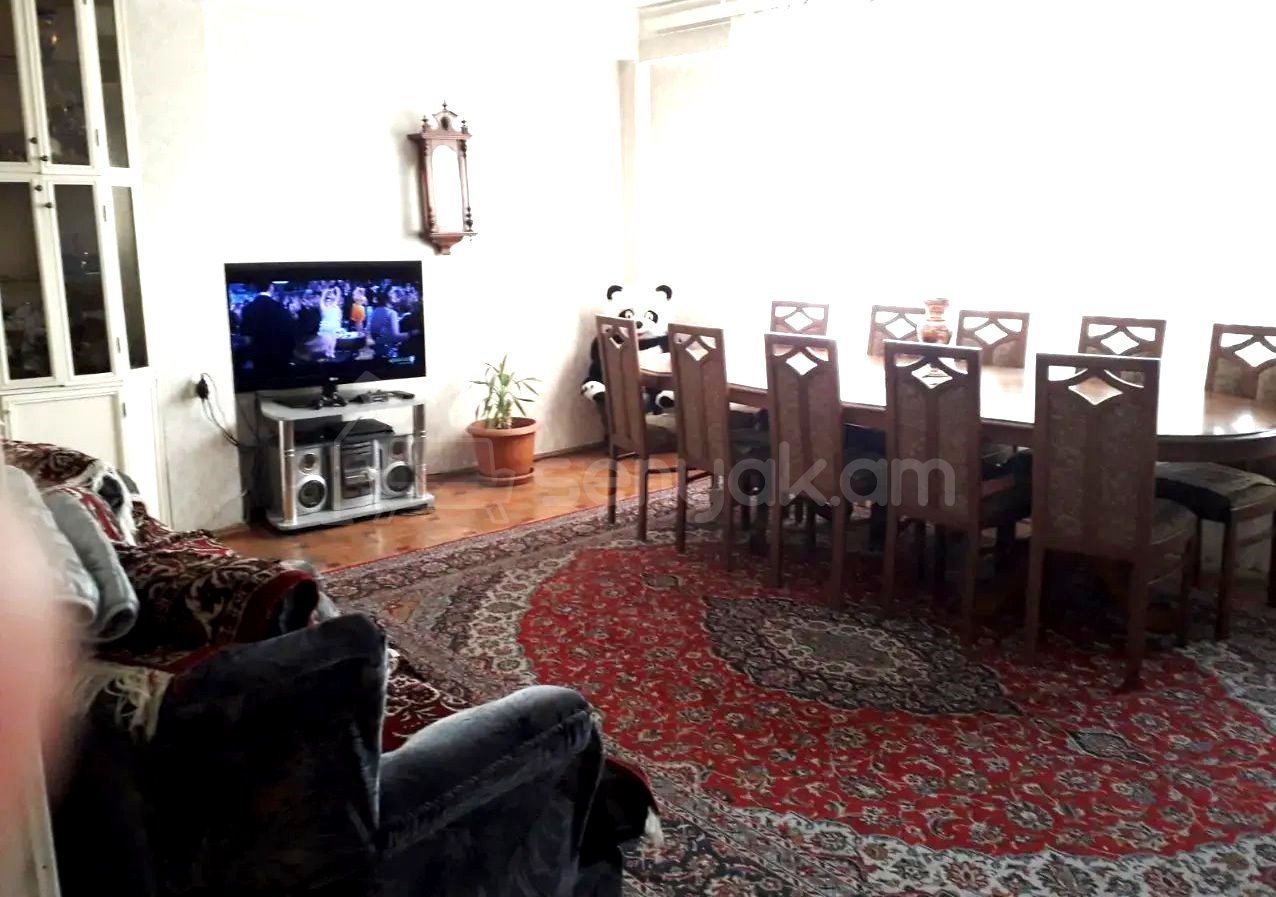 5 Սենյականոց Բնակարան Քարե Շենքում, 130քմ, 3/5 հարկ, Կապիտալ Վերանորոգված