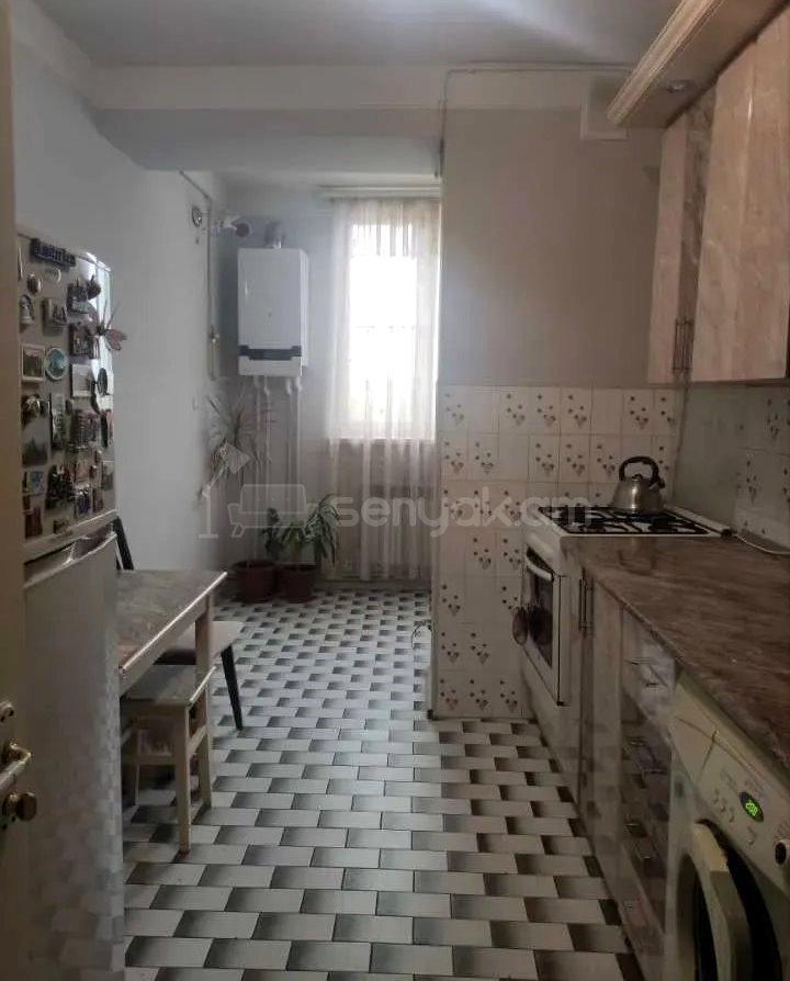 5 Սենյականոց Բնակարան Քարե Շենքում, 130քմ, 3/5 հարկ, Կապիտալ Վերանորոգված