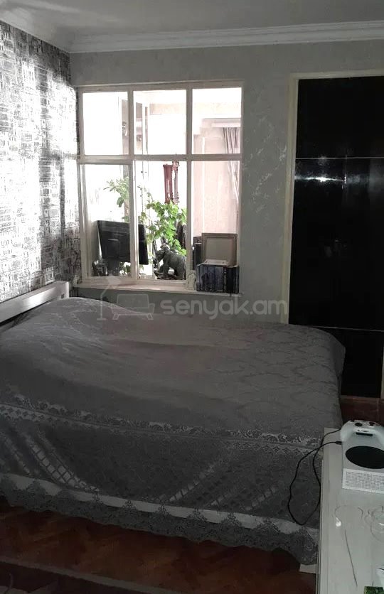 5 Սենյականոց Բնակարան Քարե Շենքում, 130քմ, 3/5 հարկ, Կապիտալ Վերանորոգված